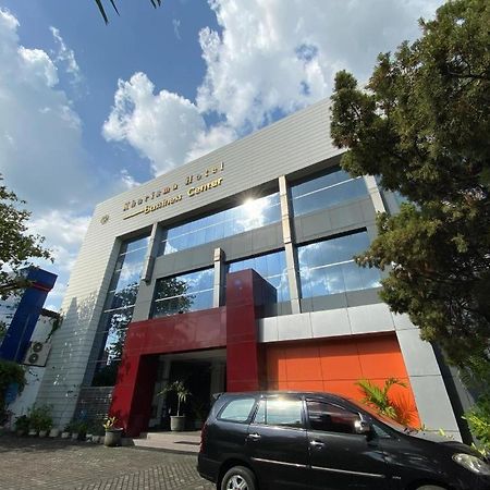 Kharisma Hotel Madiun Luaran gambar