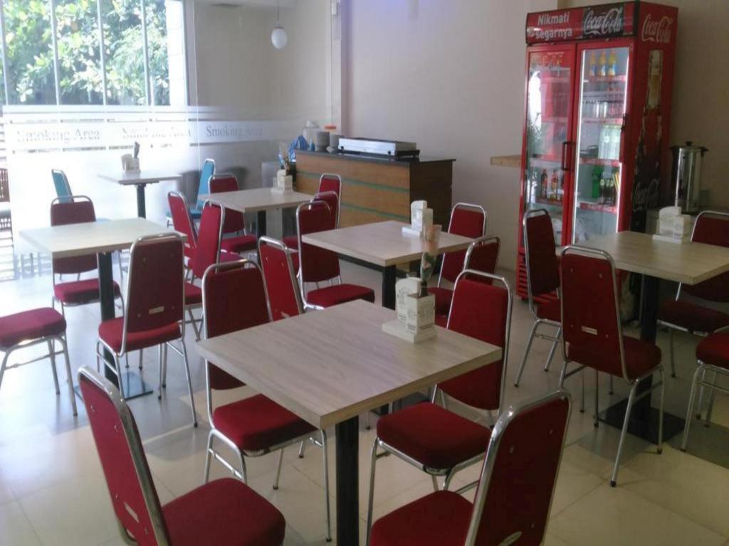 Kharisma Hotel Madiun Luaran gambar