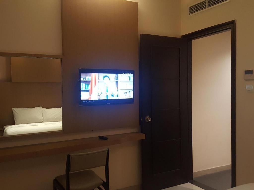 Kharisma Hotel Madiun Luaran gambar