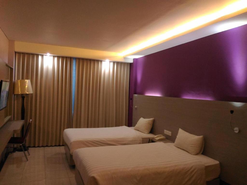 Kharisma Hotel Madiun Luaran gambar