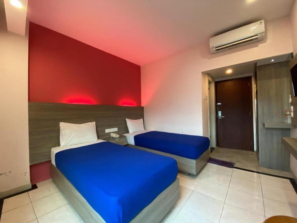 Kharisma Hotel Madiun Luaran gambar