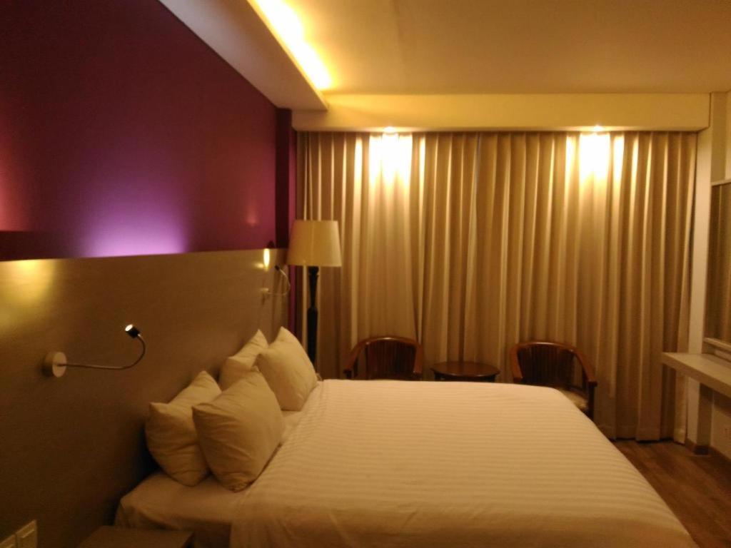 Kharisma Hotel Madiun Luaran gambar