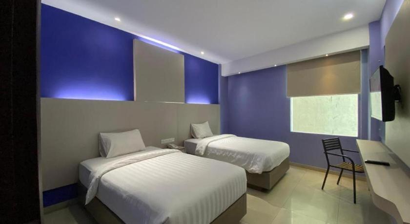 Kharisma Hotel Madiun Luaran gambar