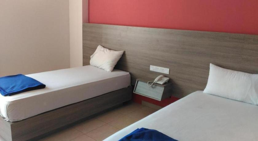 Kharisma Hotel Madiun Luaran gambar