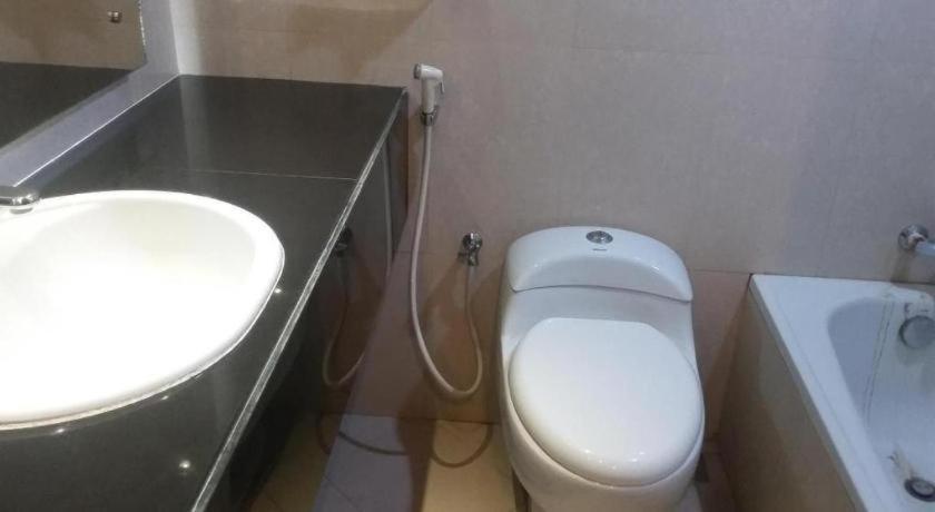 Kharisma Hotel Madiun Luaran gambar