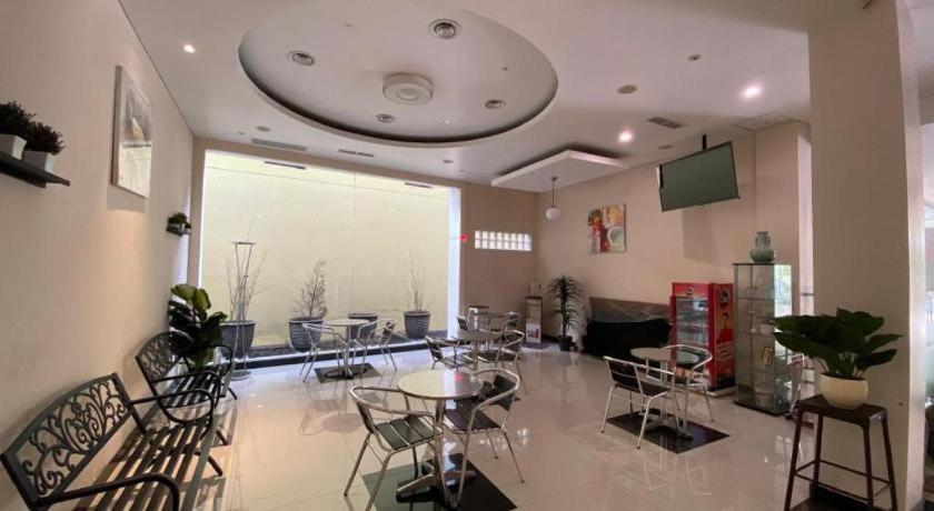 Kharisma Hotel Madiun Luaran gambar