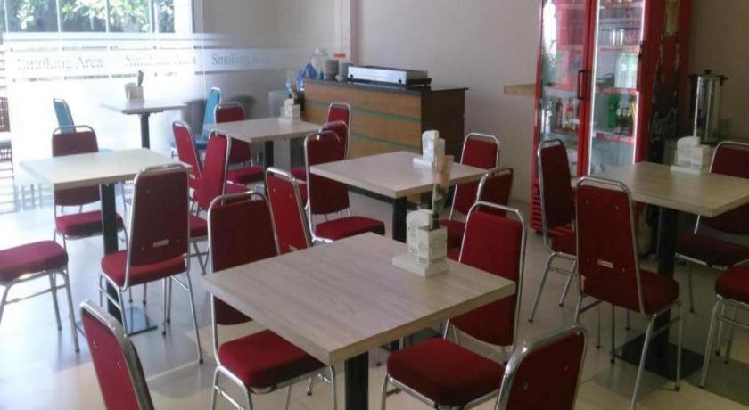 Kharisma Hotel Madiun Luaran gambar