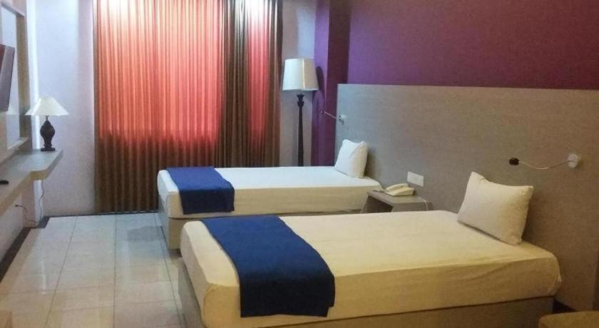 Kharisma Hotel Madiun Luaran gambar