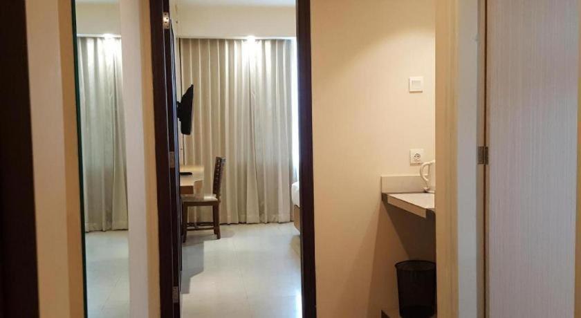 Kharisma Hotel Madiun Luaran gambar