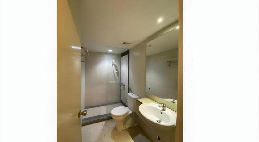 Kharisma Hotel Madiun Luaran gambar