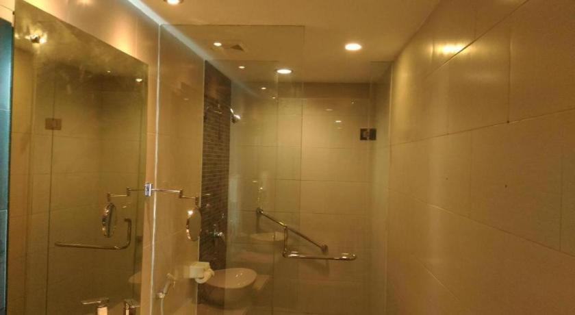 Kharisma Hotel Madiun Luaran gambar