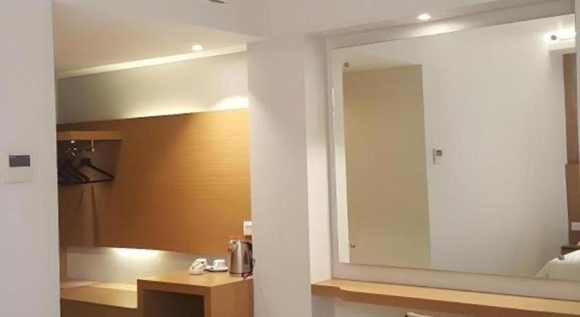 Kharisma Hotel Madiun Luaran gambar