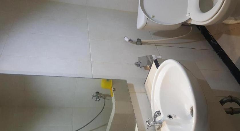 Kharisma Hotel Madiun Luaran gambar