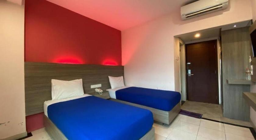 Kharisma Hotel Madiun Luaran gambar
