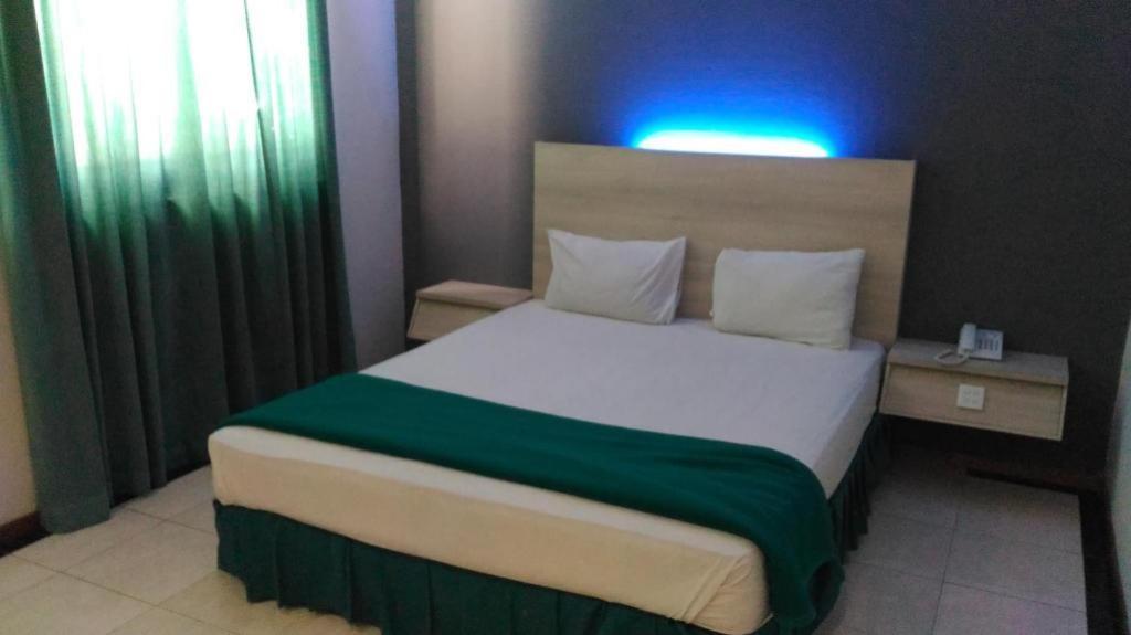 Kharisma Hotel Madiun Luaran gambar