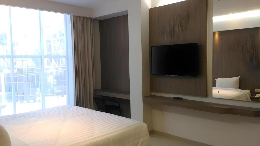 Kharisma Hotel Madiun Luaran gambar