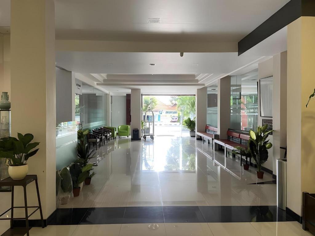 Kharisma Hotel Madiun Luaran gambar